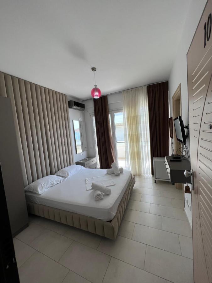 Hotel The Blue Horizon Radhimë Esterno foto