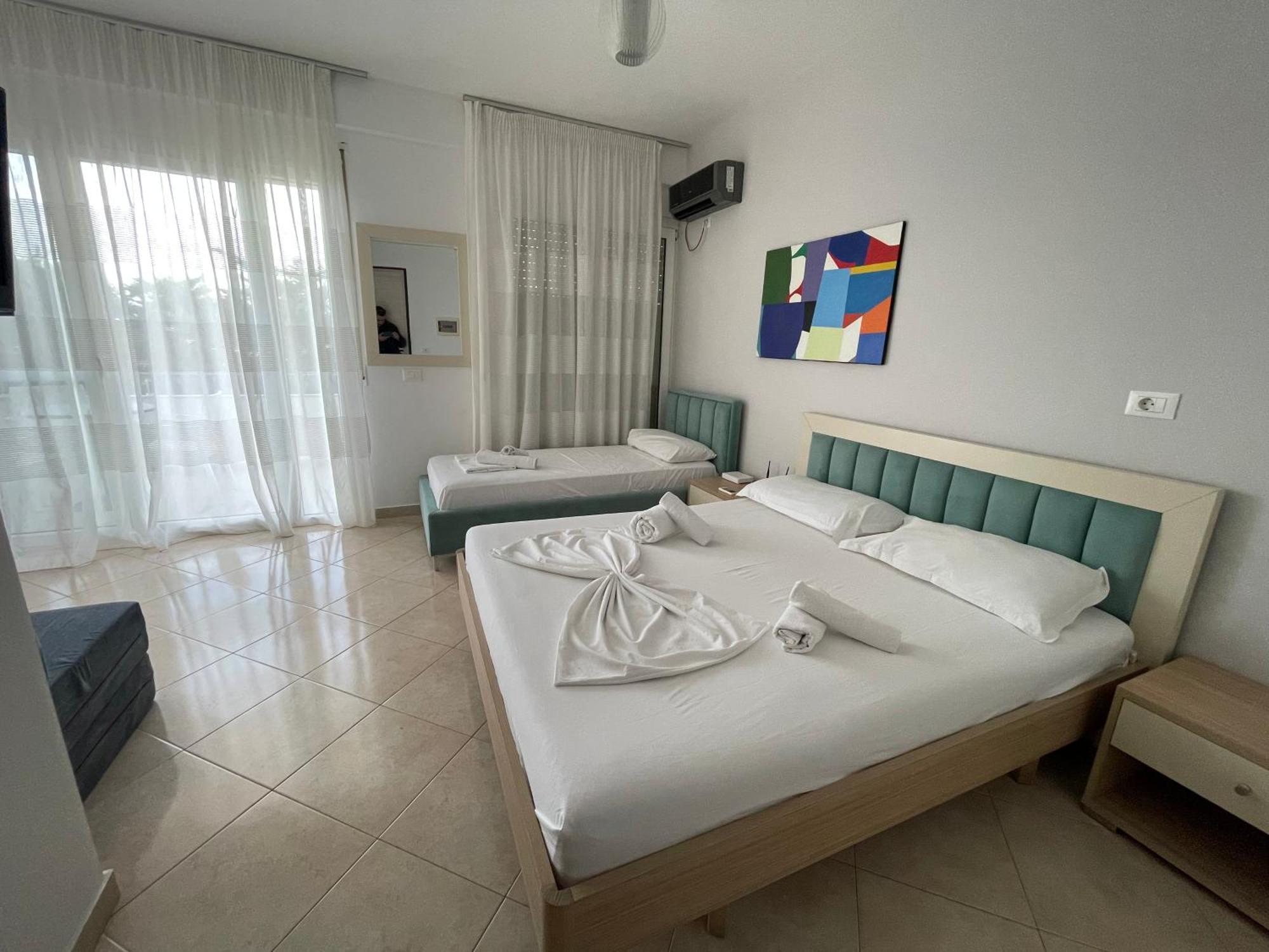 Hotel The Blue Horizon Radhimë Esterno foto